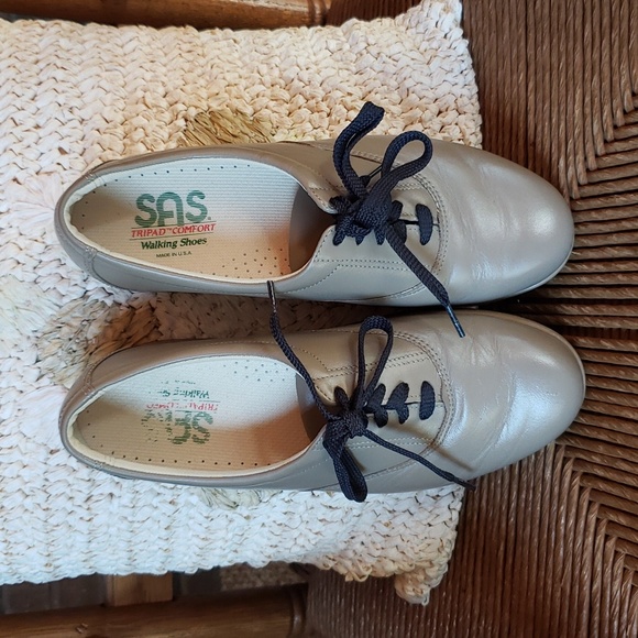 SAS walking shoes, size 9.5 W - Picture 8 of 11